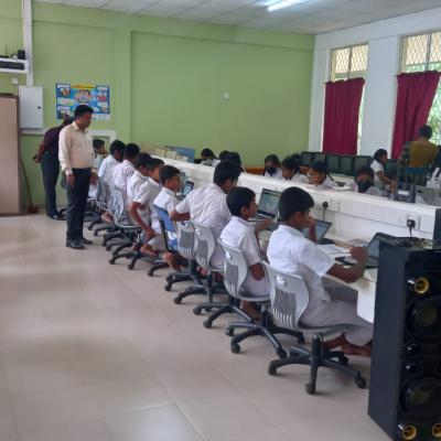 පාසලේ ඇතැම් අවස්ථා වල දසුන් 